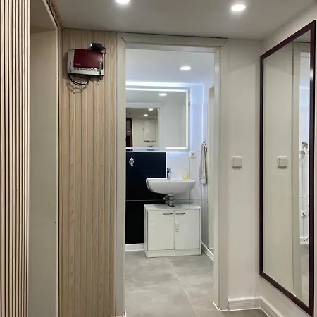 Charmante 2 Souterrain 아파트